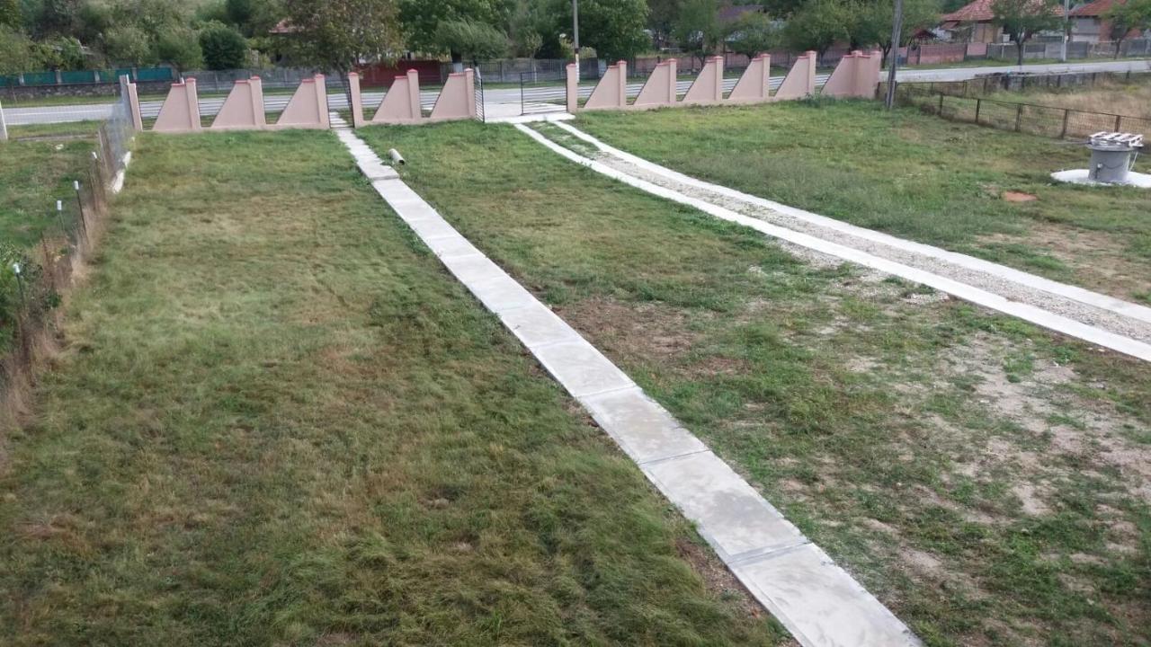 Pensiunea Aly Bumbesti Pitic Exterior photo